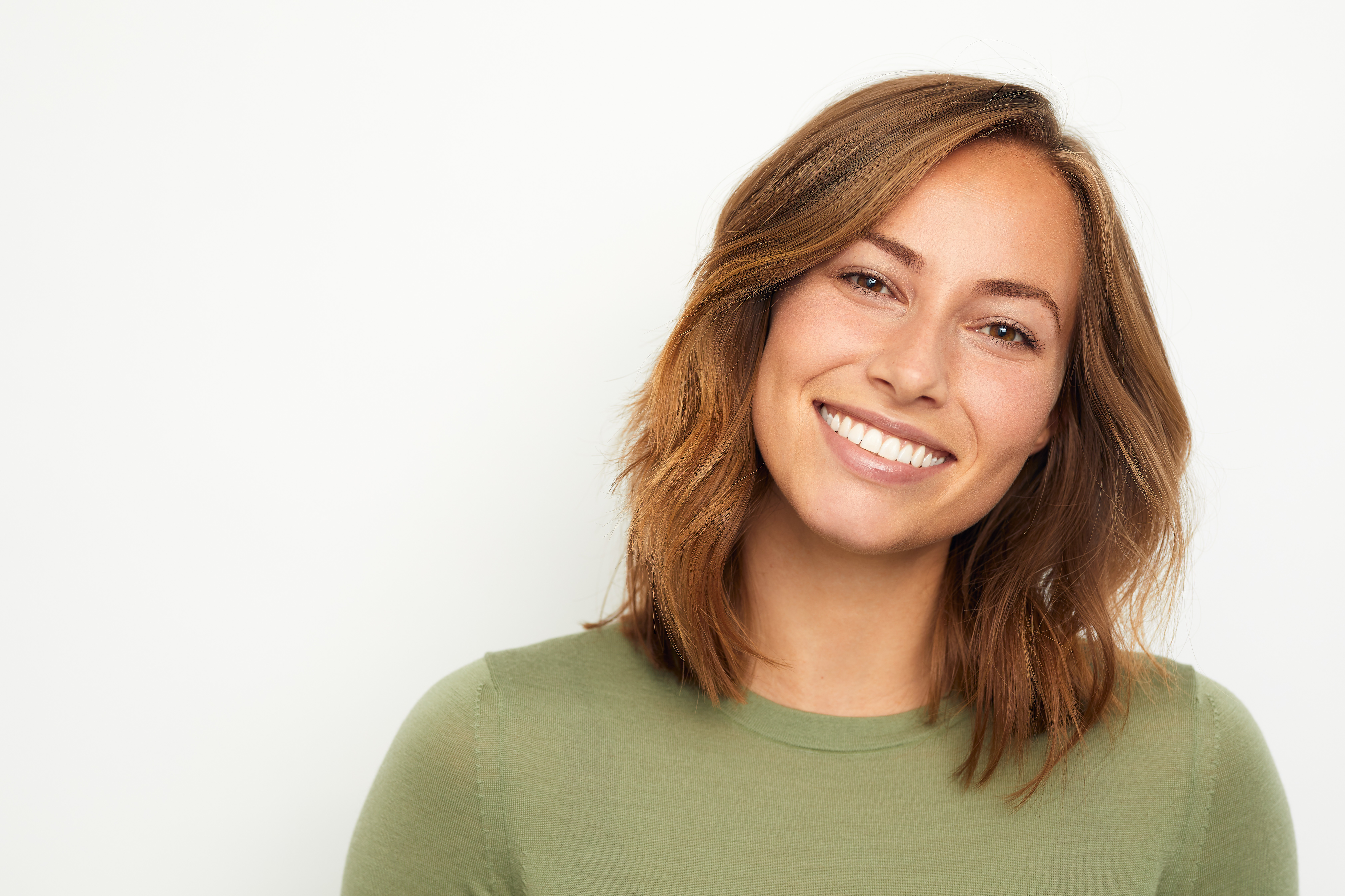 Smiling Woman - 12 Powerful Lessons from Og Mandino for Achieving Success Smiling Woman - 12 Powerful Lessons from Og Mandino for Achieving Success